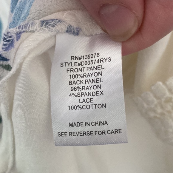 Soft Flower Blouse - Picture 4 of 5